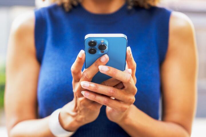 How to Use Your Smartphone to Speed Up an Insurance Claim Process